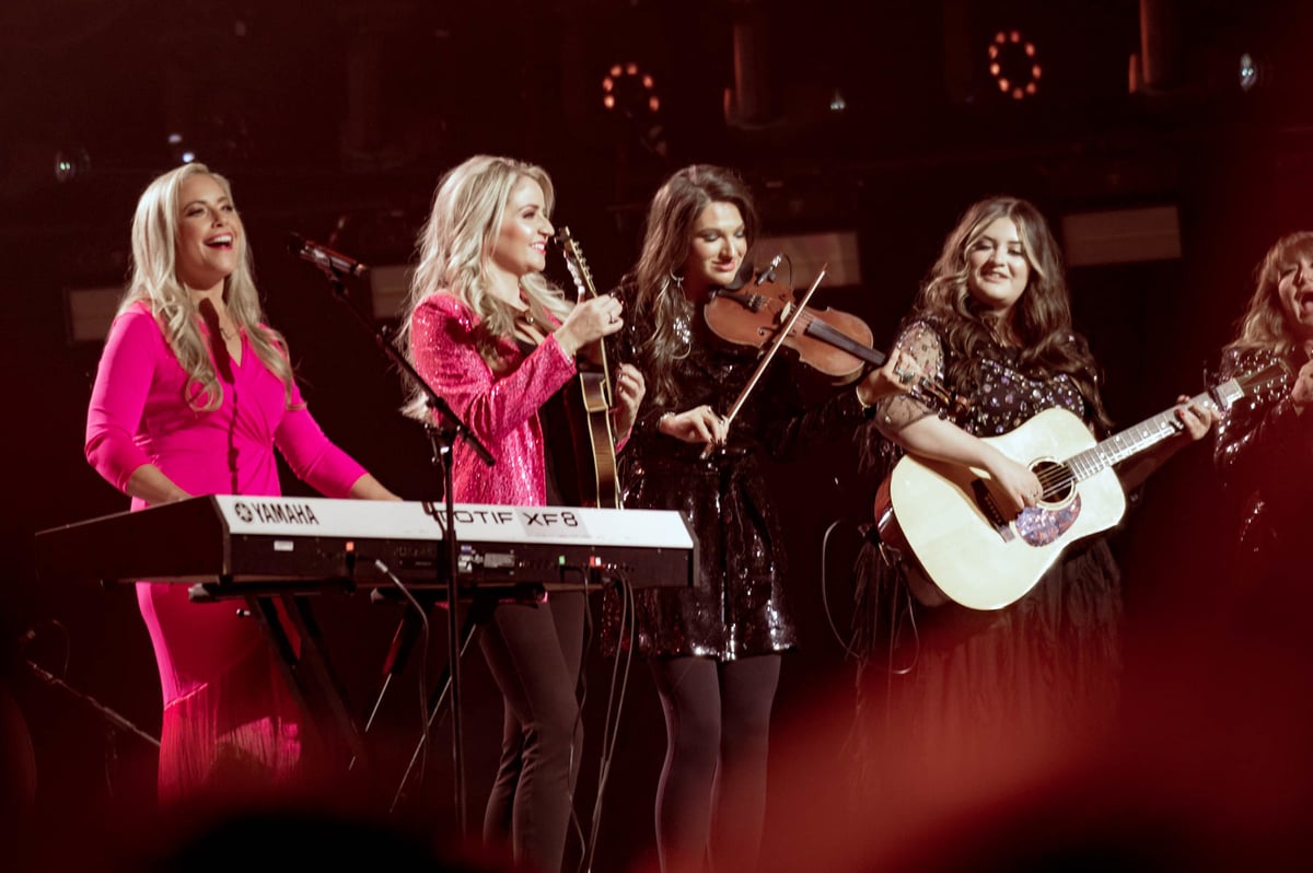 2022101(@BLUEAMBERPHOTO_Dove Awards 2022_-2134-X3