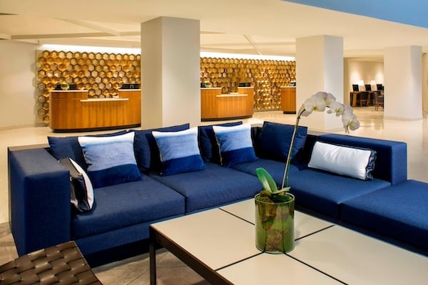 bnand-lobby-5256-hor-clsc